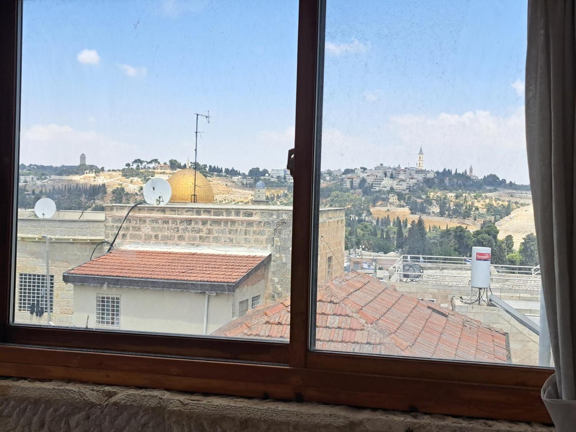 Into Jerusalem Heart Экстерьер фото