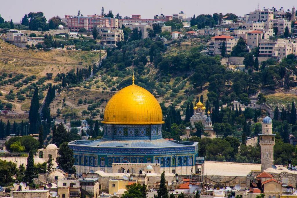 Into Jerusalem Heart Экстерьер фото